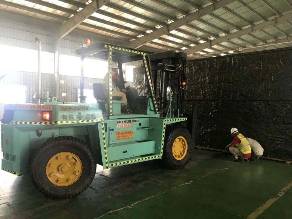 Lifting service in Quang Ninh by forklift